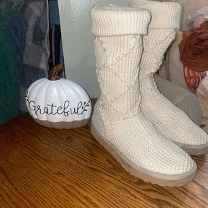 Ugg sweater boots size 7